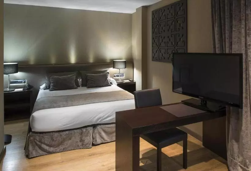 酒店 Catalonia Avinyo