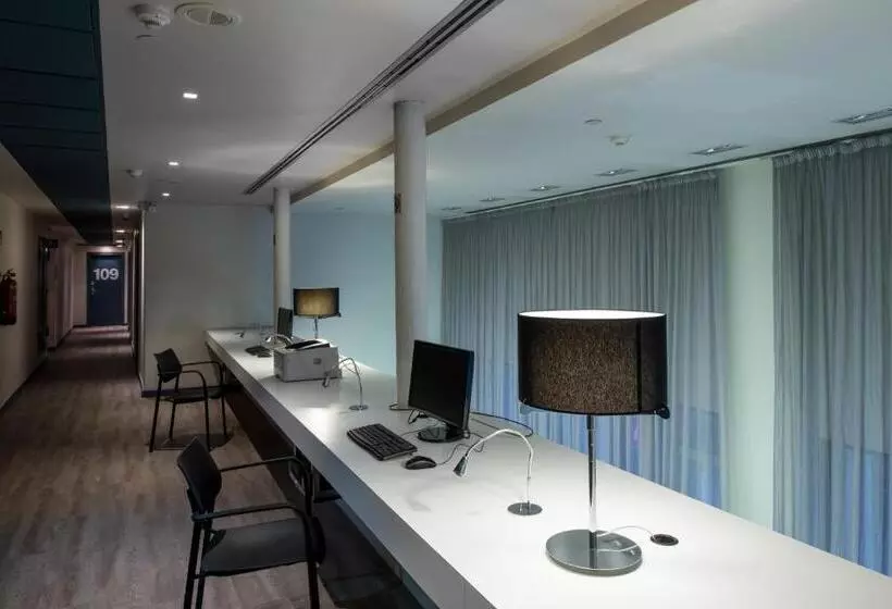 酒店 Catalonia Avinyo