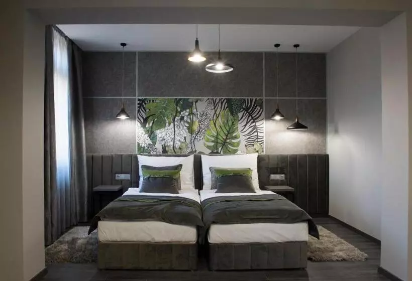 בית מלון כפרי Central