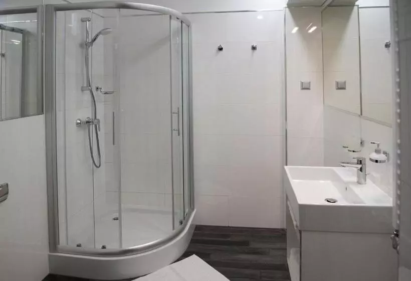 בית מלון כפרי Central