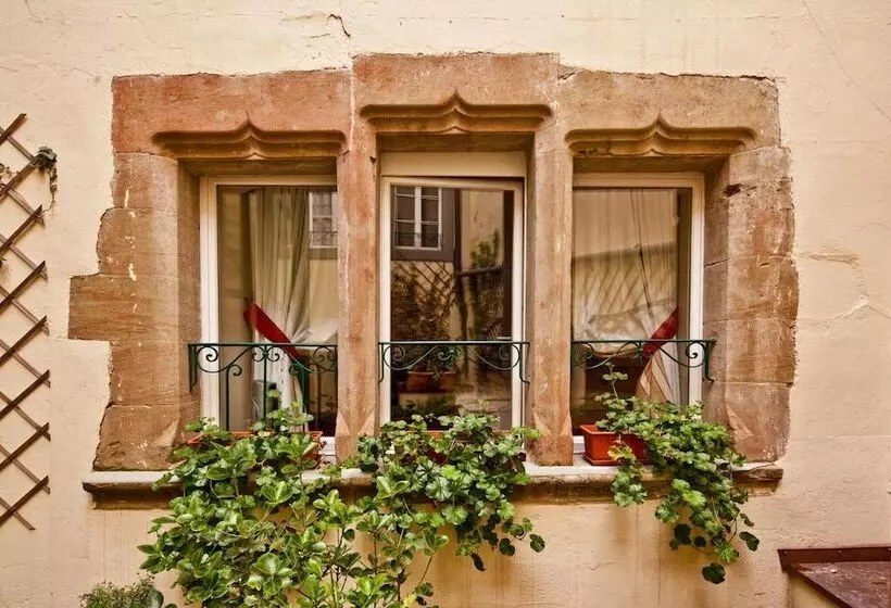 Отель Hôtel De La Couronne