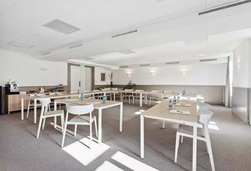 Отель Hôtel De La Couronne