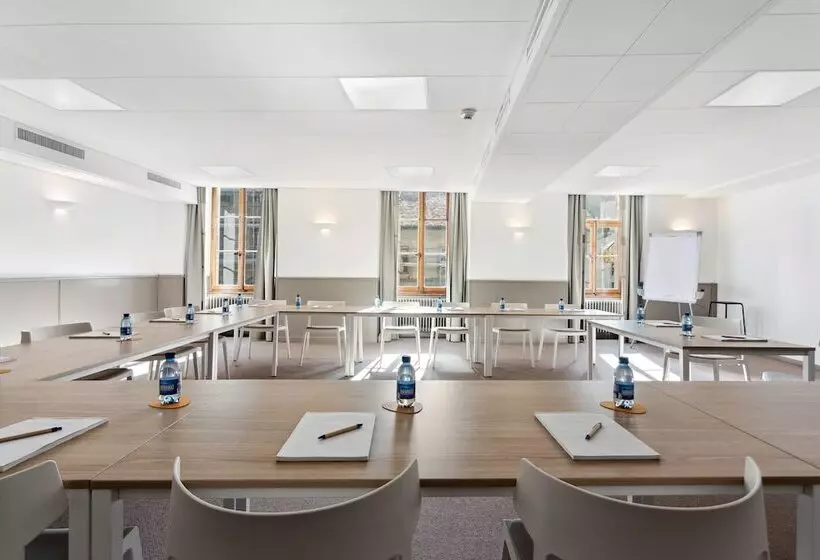 Отель Hôtel De La Couronne