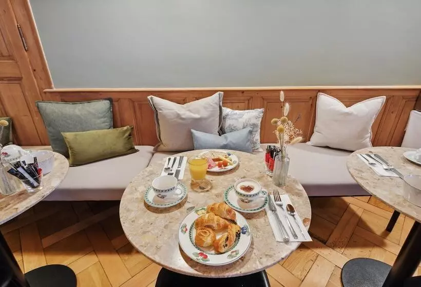 Отель Hôtel De La Couronne