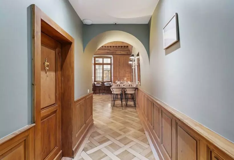 Отель Hôtel De La Couronne