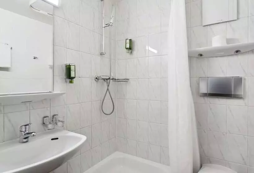 Отель Hôtel De La Couronne