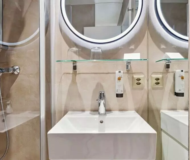 Отель Hôtel De La Couronne