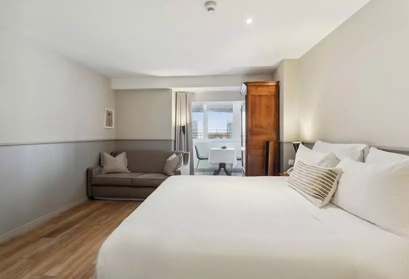 Отель Hôtel De La Couronne