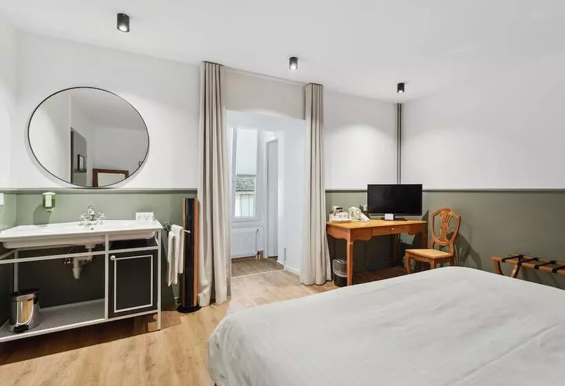 Отель Hôtel De La Couronne