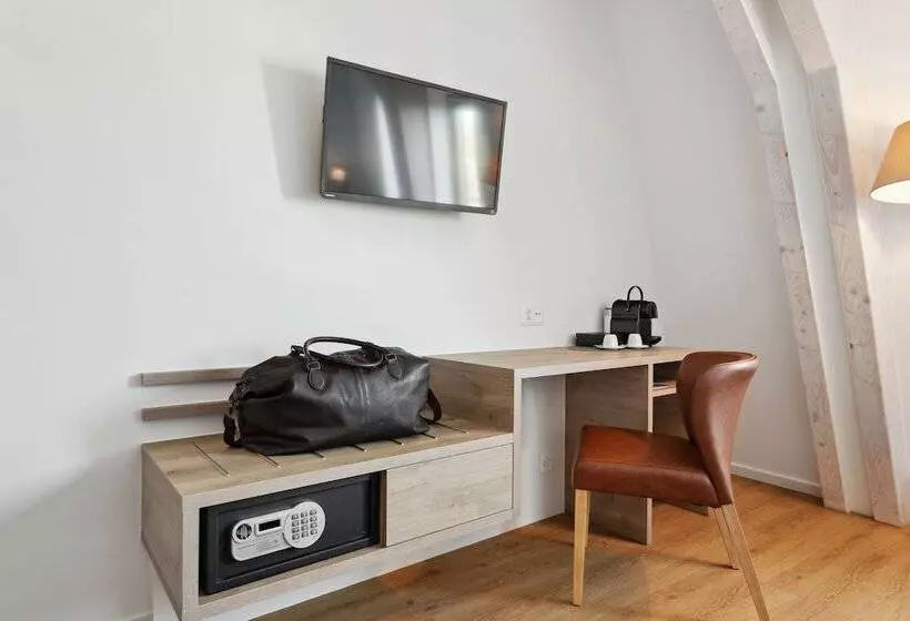 Отель Hôtel De La Couronne