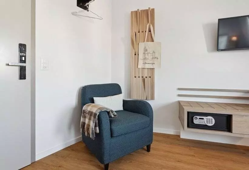 Отель Hôtel De La Couronne