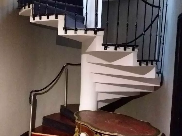 هتل De La Treille