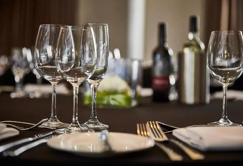 Отель Eastwood Hall