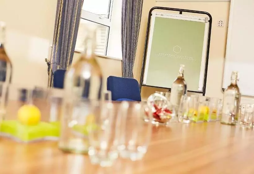 Отель Eastwood Hall