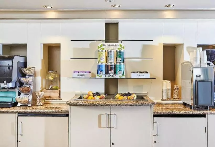 Отель Eastwood Hall