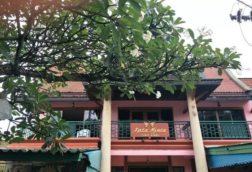 בית מלון כפרי Kata Minta Phuket