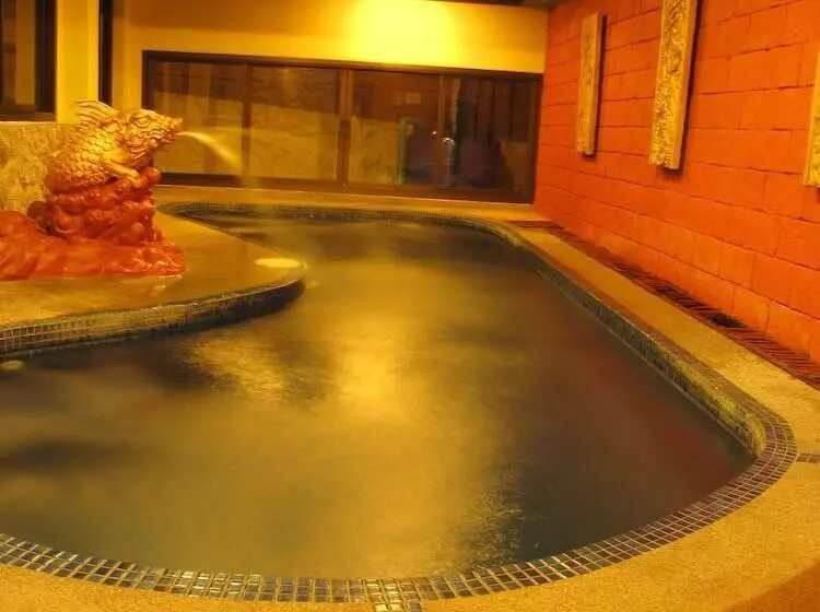 בית מלון כפרי Kata Minta Phuket