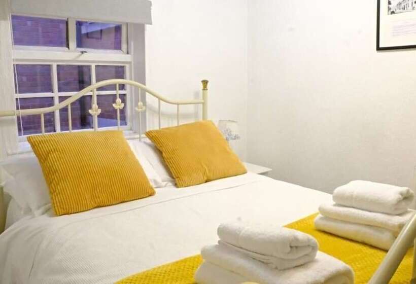 ホテル Kings Head Inn, Warwick