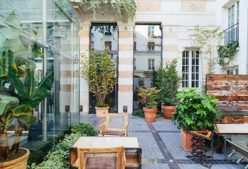 Kube Hotel Paris