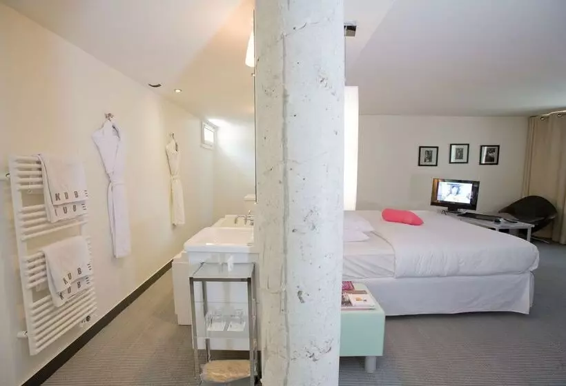 Kube Hotel Paris