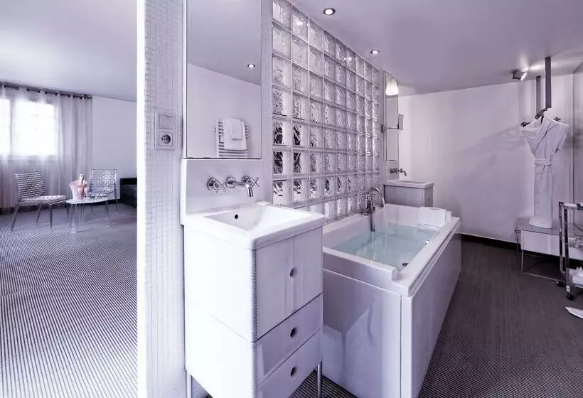Kube Hotel Paris