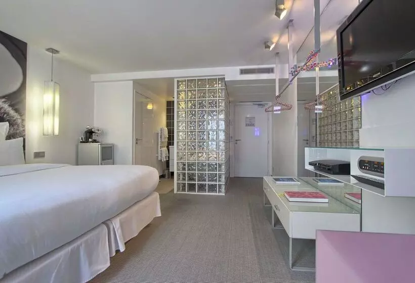 Kube Hotel Paris