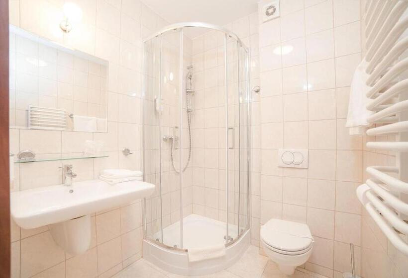 בית מלון כפרי Major Budget