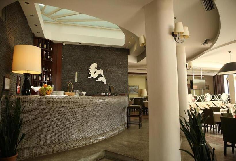 ホテル Sirena Pogradec