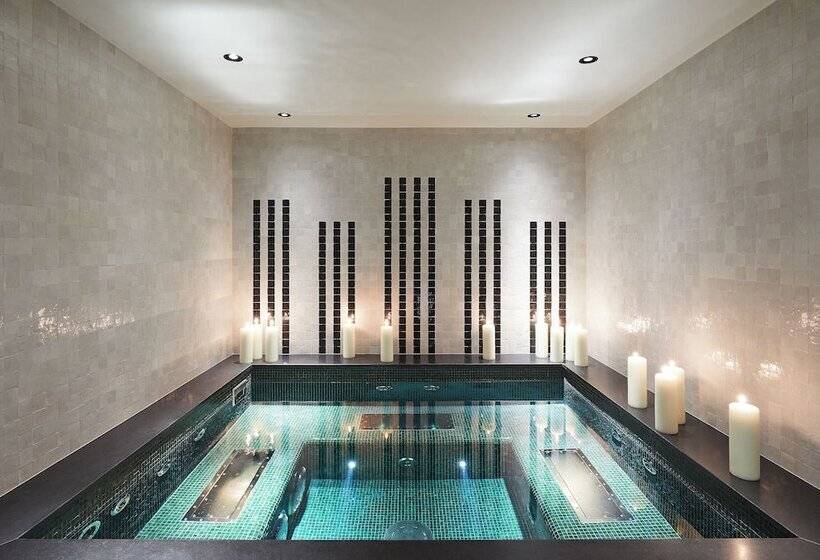 هتل Grand Hôtel Du Palais Royal