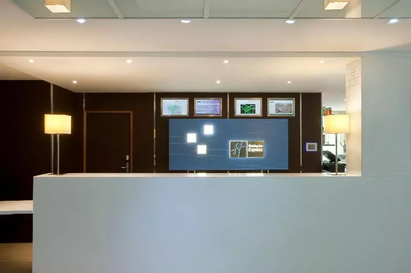 هتل Holiday Inn Express Paris Canal De La Villette, An Ihg