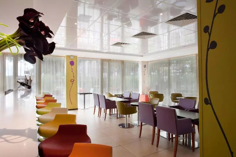 هتل Holiday Inn Express Paris Canal De La Villette, An Ihg