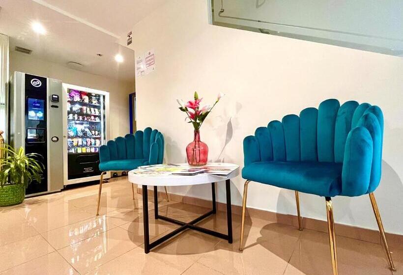 Hotel Hostal La Poetisa   Auto Check In