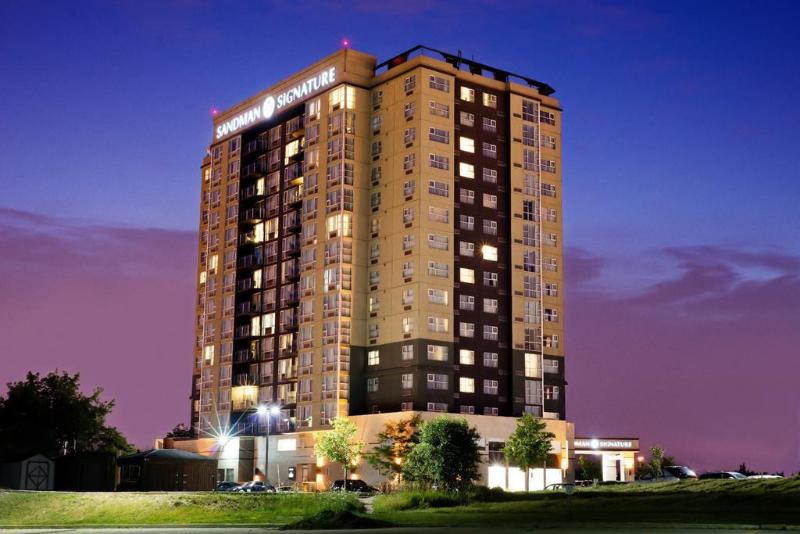 Hotel Sandman Signature Toronto Airport
