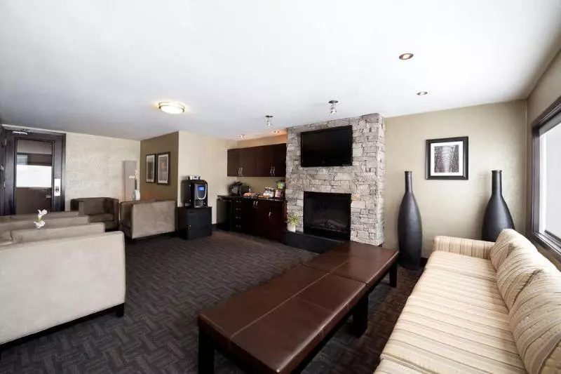 ホテル Sandman Signature Toronto Airport