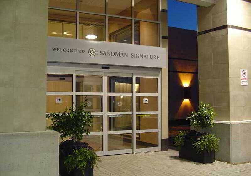 Hotel Sandman Signature Toronto Airport