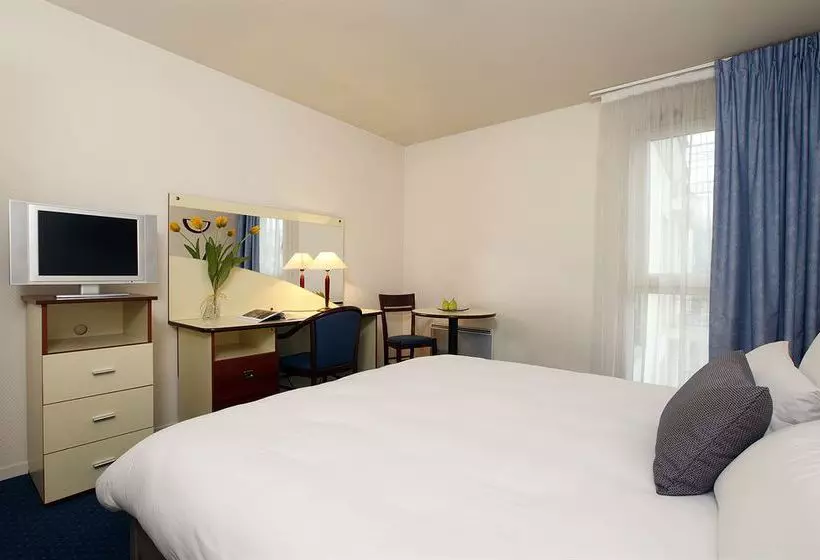 Отель Appart City Poissy