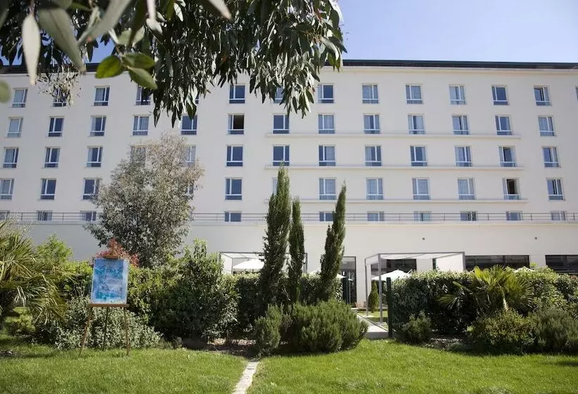 Отель Courtyard By Marriott Paris La Defense West Colombes