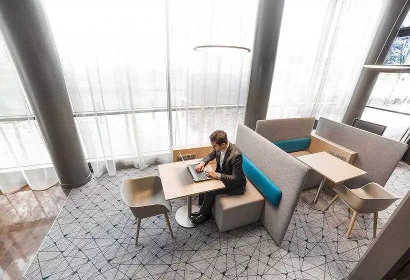 Отель Courtyard By Marriott Paris La Defense West Colombes