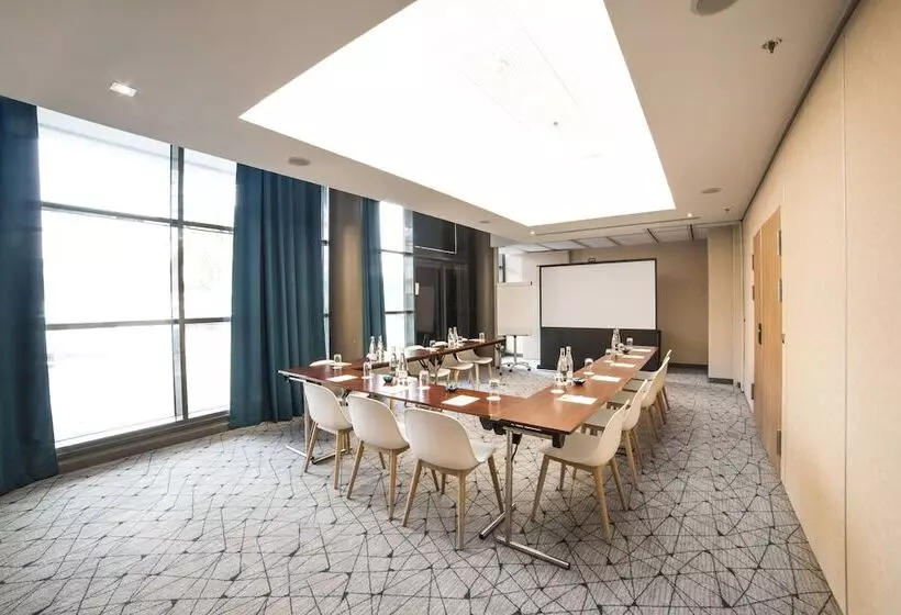 Отель Courtyard By Marriott Paris La Defense West Colombes