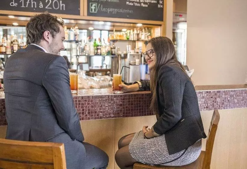 Отель Courtyard By Marriott Paris La Defense West Colombes