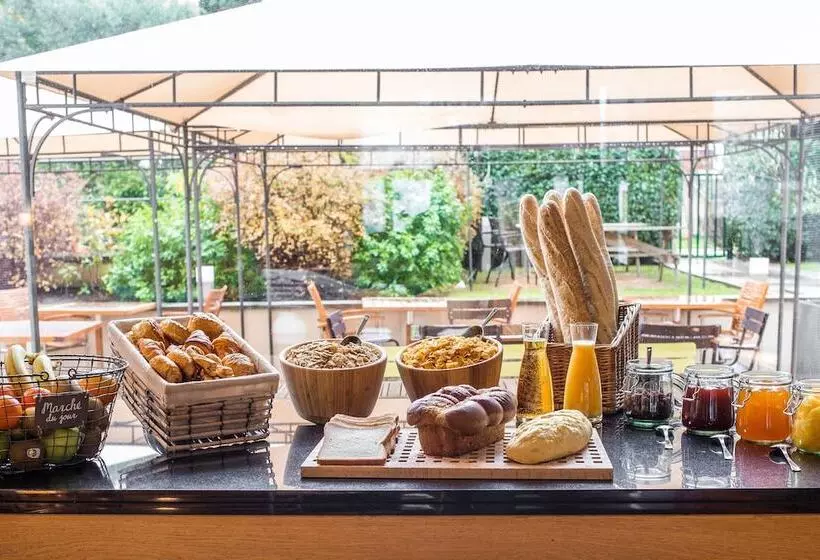 Отель Courtyard By Marriott Paris La Defense West Colombes