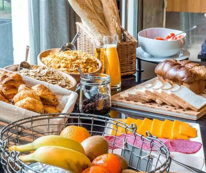 Отель Courtyard By Marriott Paris La Defense West Colombes