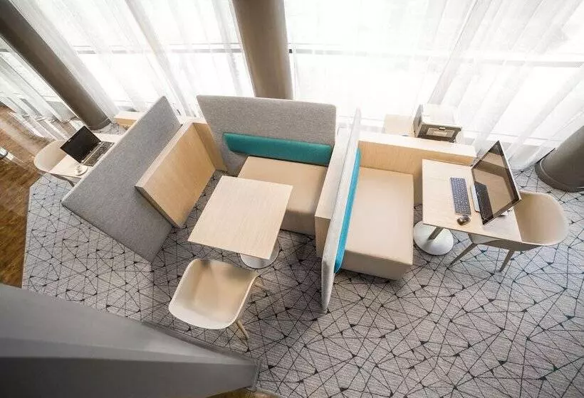 Отель Courtyard By Marriott Paris La Defense West Colombes