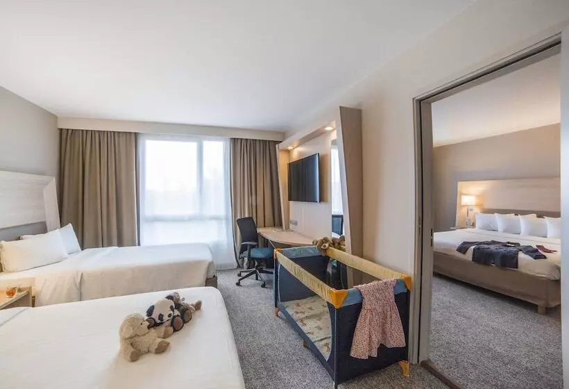 Отель Courtyard By Marriott Paris La Defense West Colombes