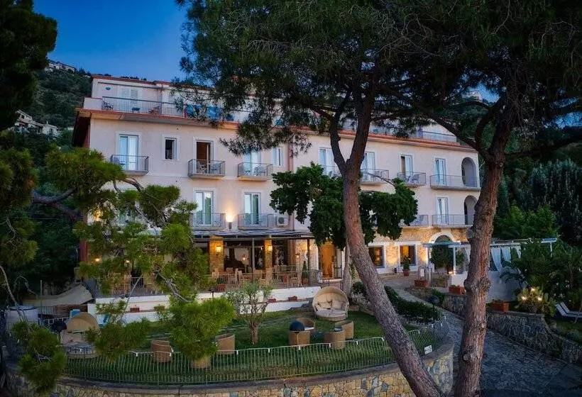 Отель Garden Riviera