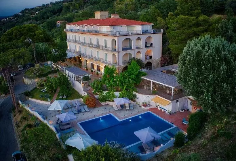 Отель Garden Riviera