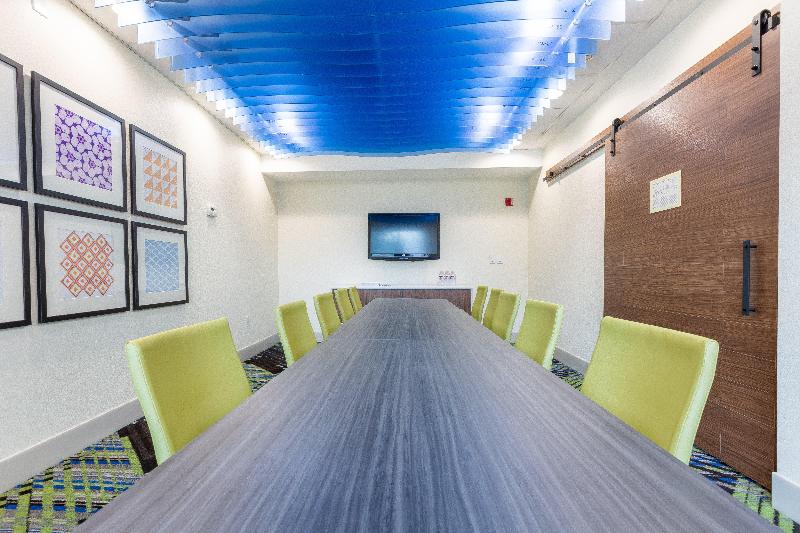 בית מלון כפרי Holiday Inn Express & Suites Arlington North Stadium Area