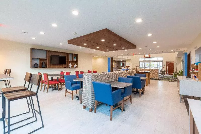 Hotelli Holiday Inn Express & Suites Arlington North Stadium Area