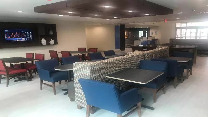 Hotelli Holiday Inn Express & Suites Arlington North Stadium Area