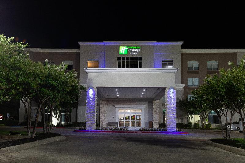 בית מלון כפרי Holiday Inn Express & Suites Arlington North Stadium Area